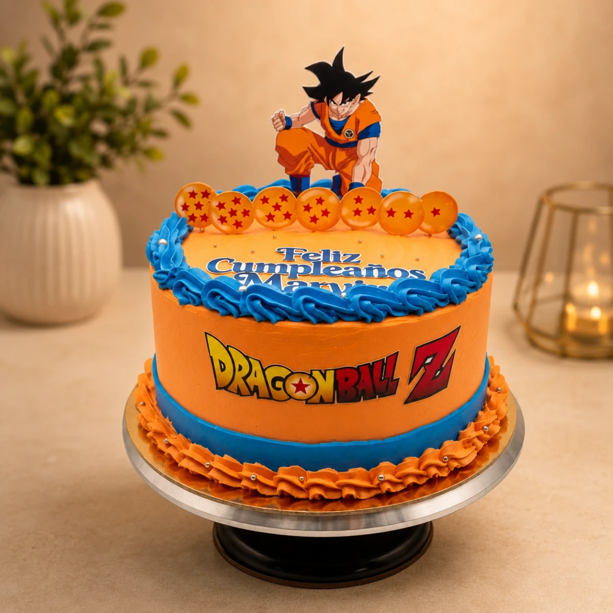 Diseño naranja y azul con Goku y las esferas del dragón.